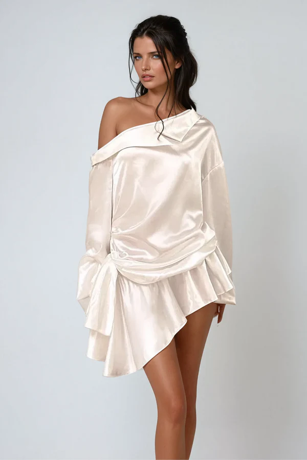 Robe mini satinée à volants