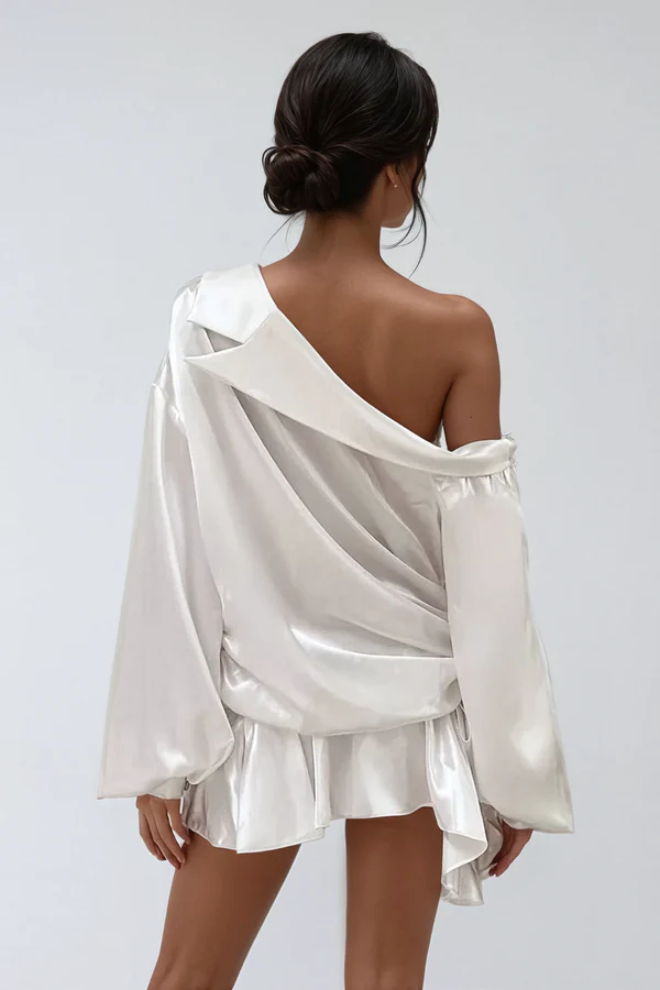 Robe mini satinée à volants