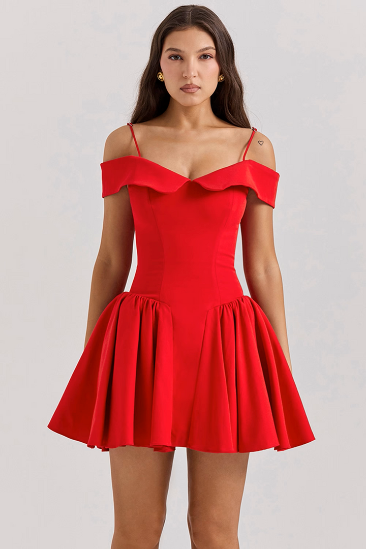 Mini-robe rouge à épaules dénudées