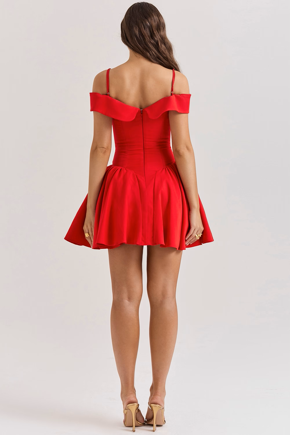 Mini-robe rouge à épaules dénudées