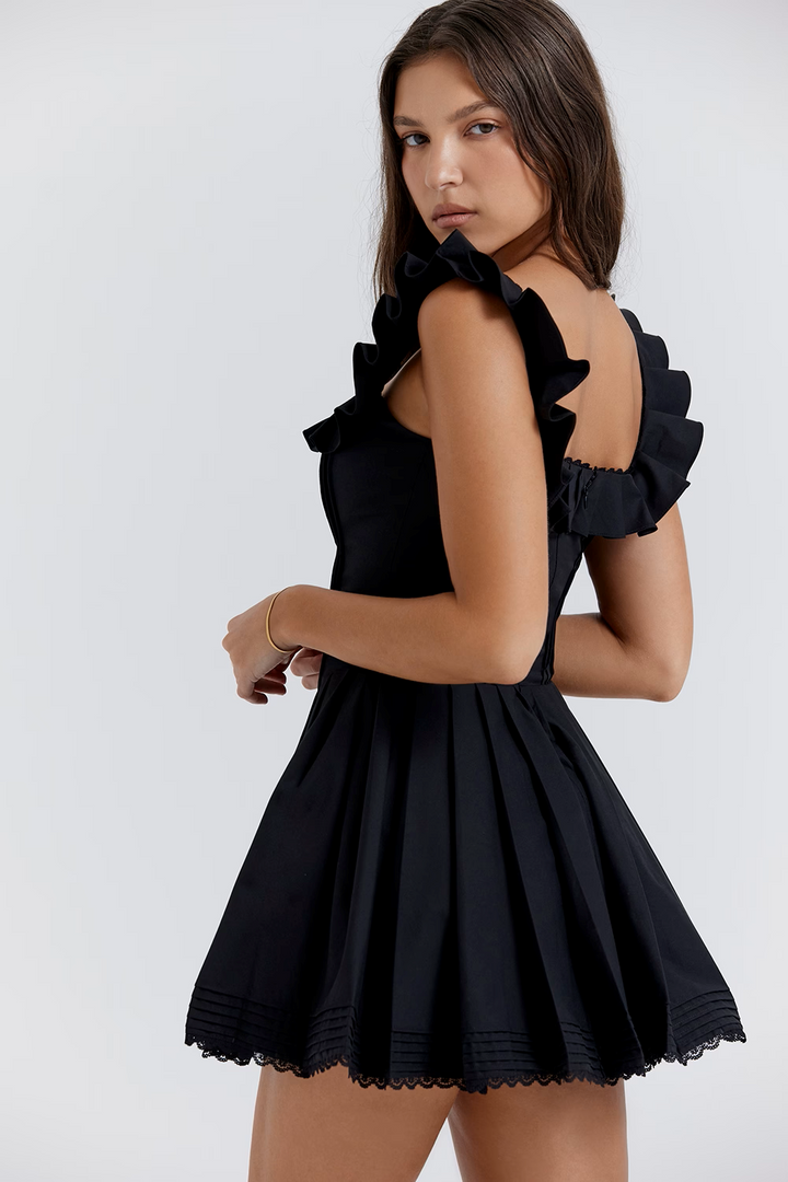 ROBE NOIRE À PLIS