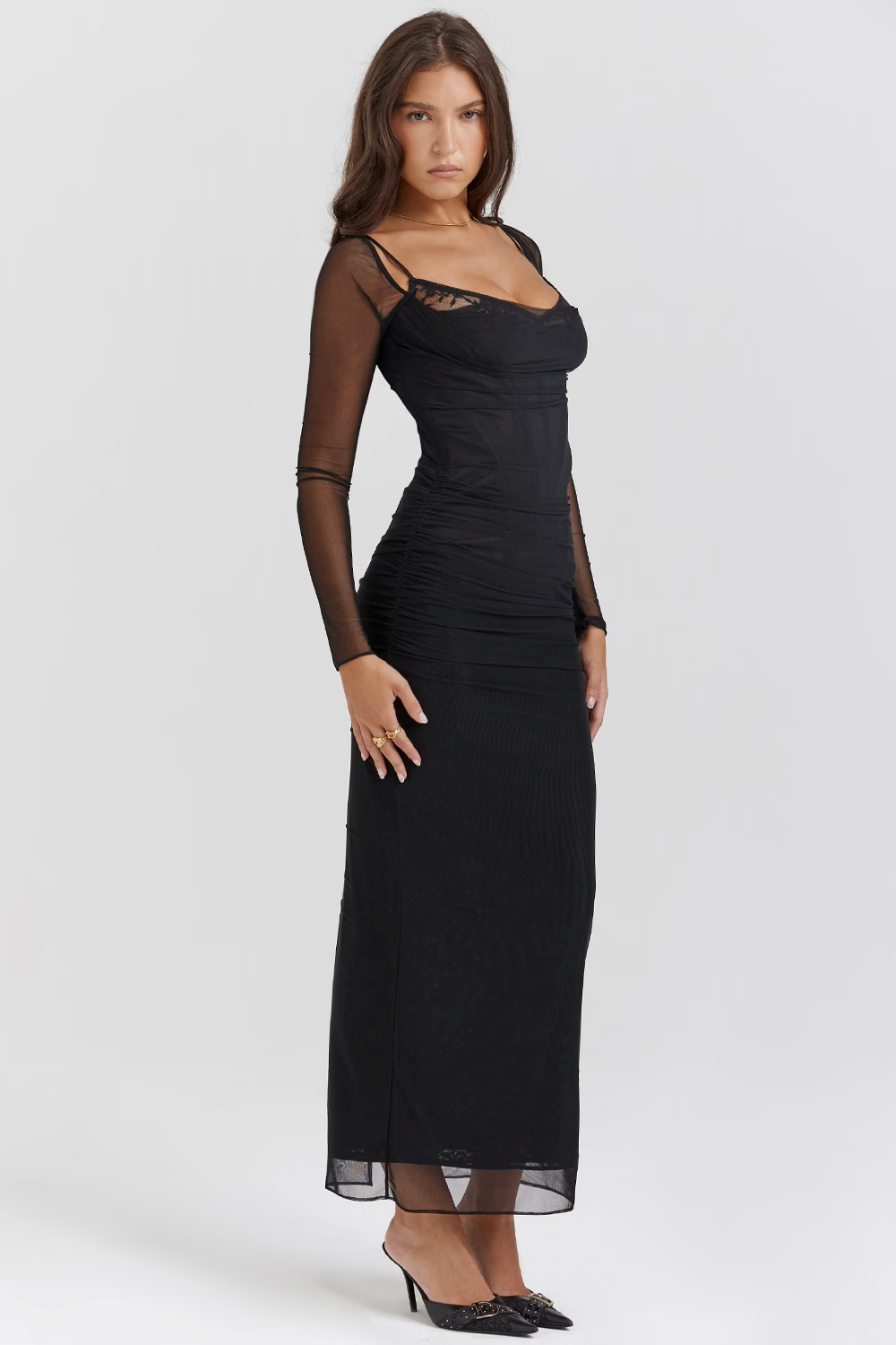 Robe longue à dentelle noire